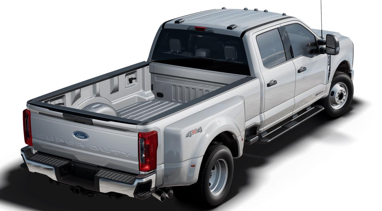 2023 Ford F-350 XL 4WD Crew Cab 8' Box Photo2