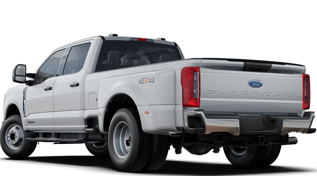2023 Ford F-350 XL 4WD Crew Cab 8' Box Photo1