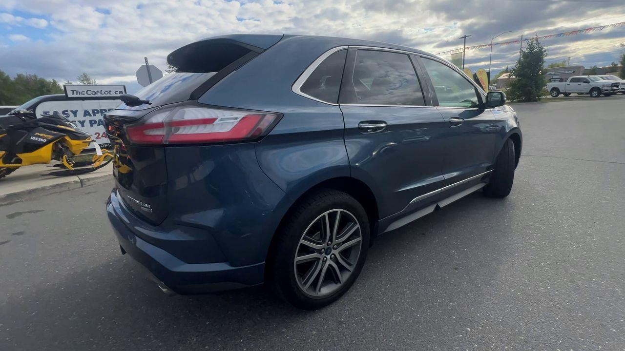 2019 Ford Edge Titanium AWD, HEATED LEATHER SEATS, NAV, REVERSE CAM, MOONROOF, POWER LIFTGATE!! Photo