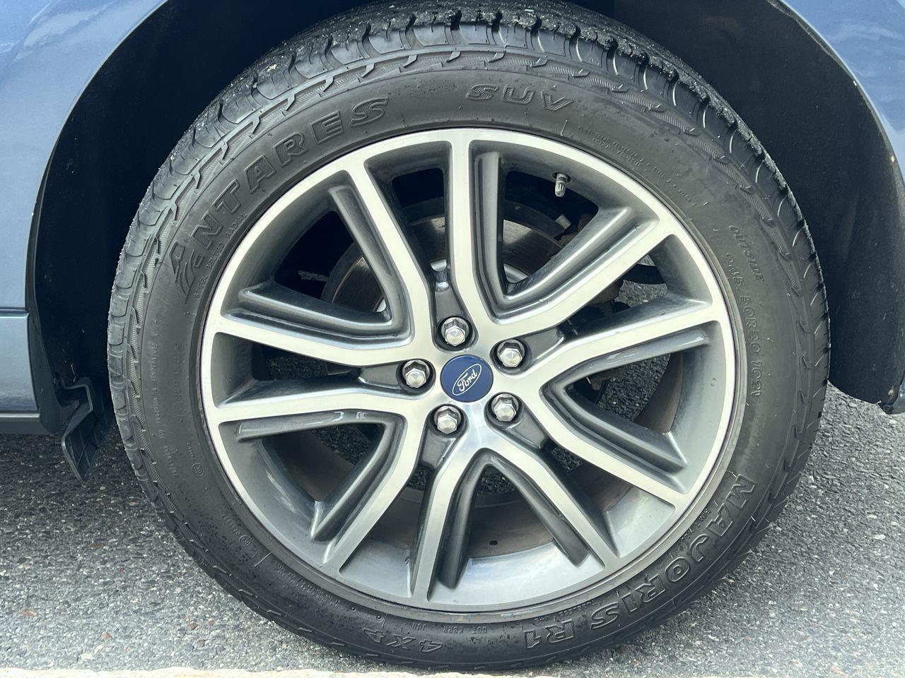 2019 Ford Edge Titanium AWD, HEATED LEATHER SEATS, NAV, REVERSE CAM, MOONROOF, POWER LIFTGATE!! Photo