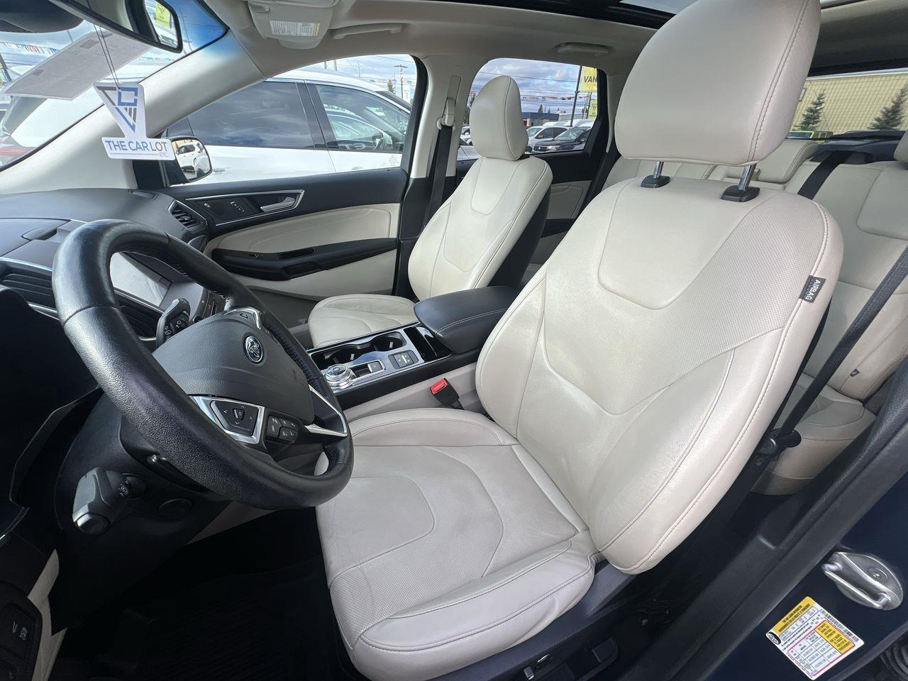 2019 Ford Edge Titanium AWD, HEATED LEATHER SEATS, NAV, REVERSE CAM, MOONROOF, POWER LIFTGATE!! Photo