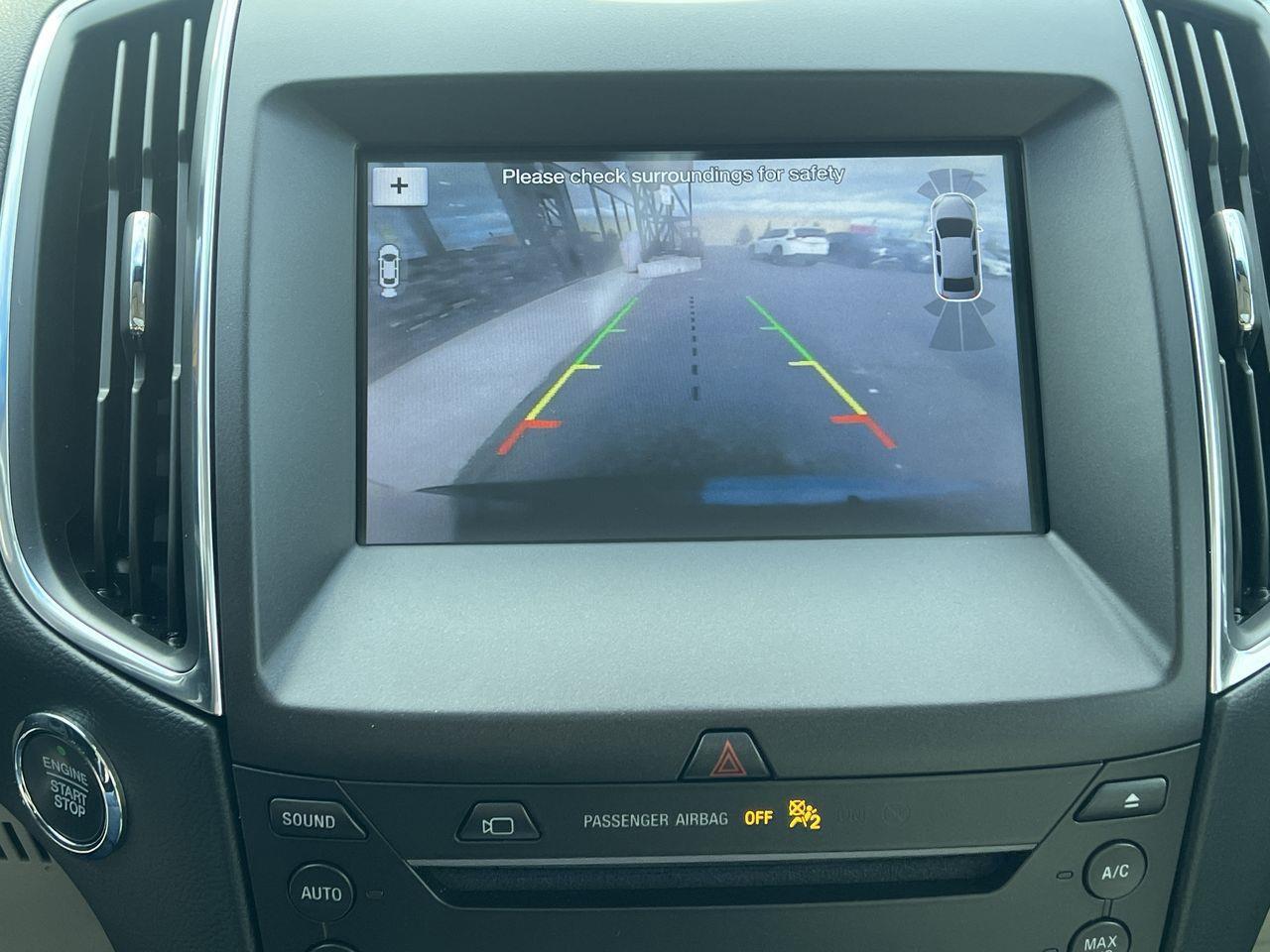 2019 Ford Edge Titanium AWD, HEATED LEATHER SEATS, NAV, REVERSE CAM, MOONROOF, POWER LIFTGATE!! Photo