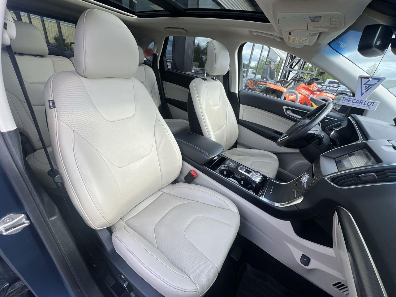 2019 Ford Edge Titanium AWD, HEATED LEATHER SEATS, NAV, REVERSE CAM, MOONROOF, POWER LIFTGATE!! Photo