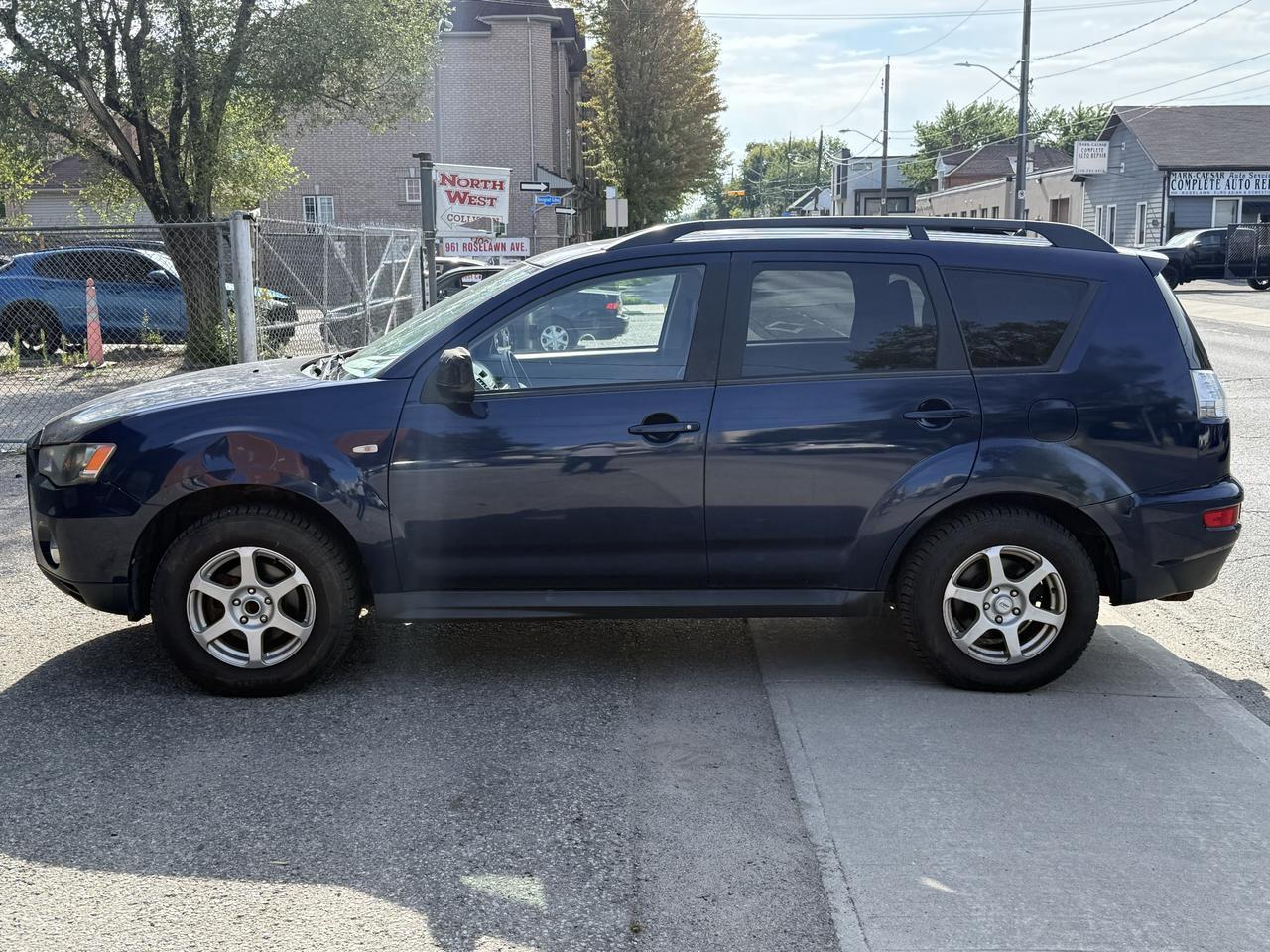 2012 Mitsubishi Outlander ES Photo