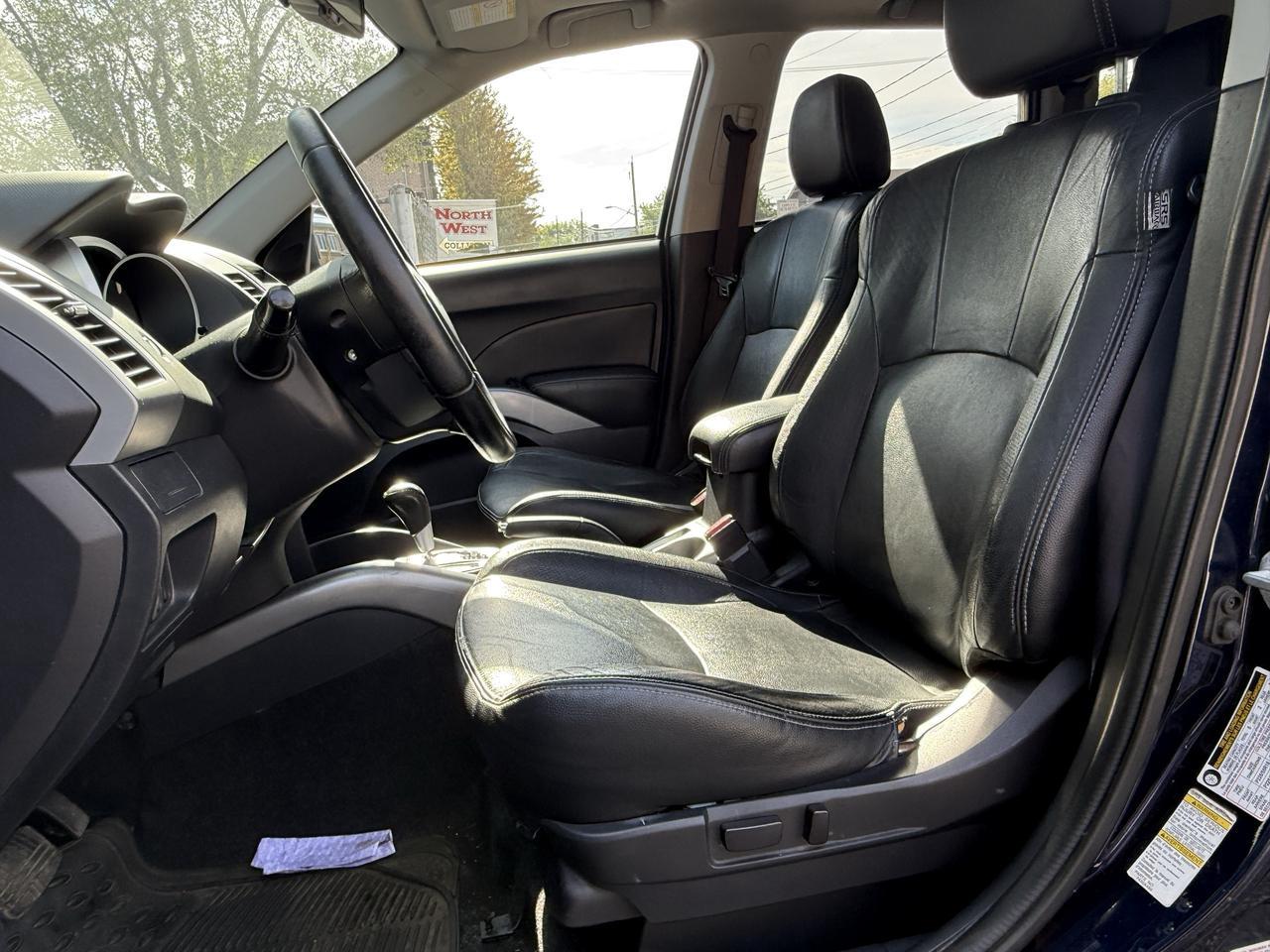 2012 Mitsubishi Outlander ES Photo