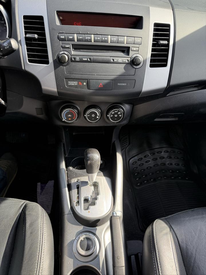 2012 Mitsubishi Outlander ES Photo