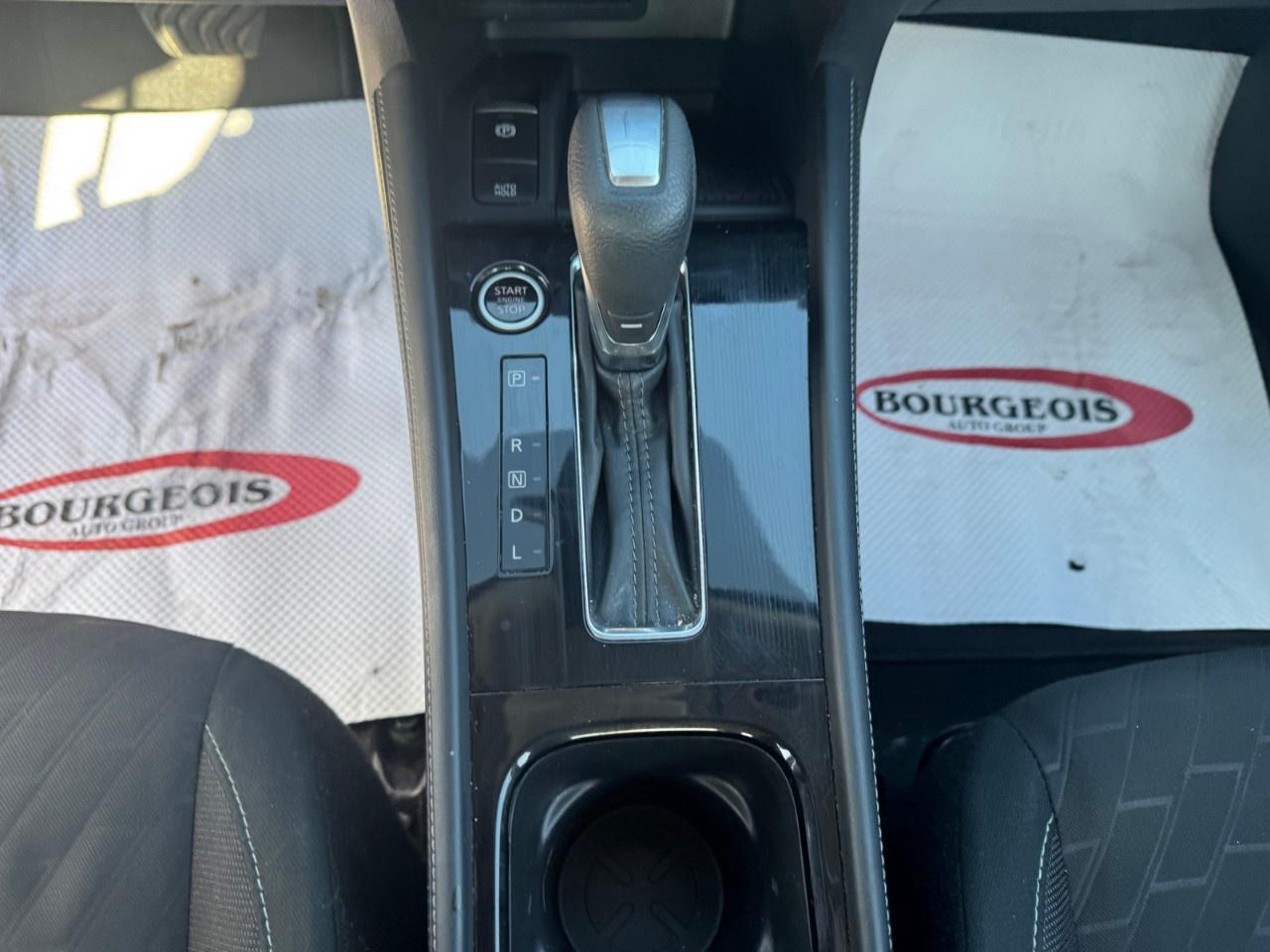2024 Nissan Kicks SV FWD Photo