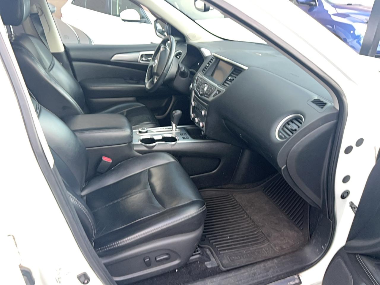 2018 Nissan Pathfinder S - Photo #10