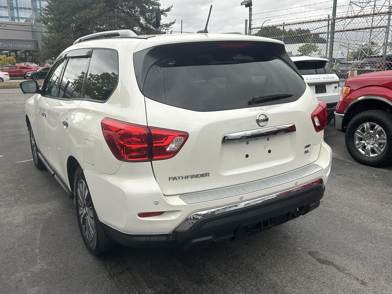2018 Nissan Pathfinder S - Photo #3
