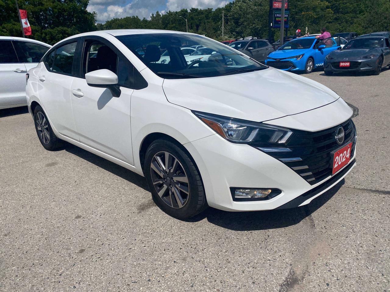 2024 Nissan Versa SV, CLEAN CARFAX, HEATED SEATS, BACK UP CAMERA! - Photo #2