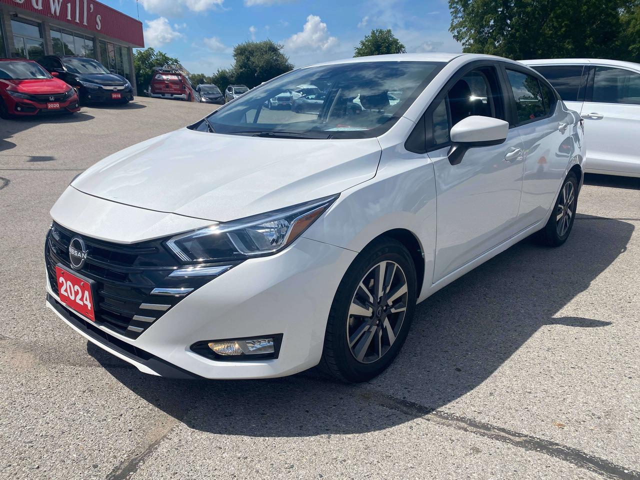 2024 Nissan Versa SV, CLEAN CARFAX, HEATED SEATS, BACK UP CAMERA! - Photo #4