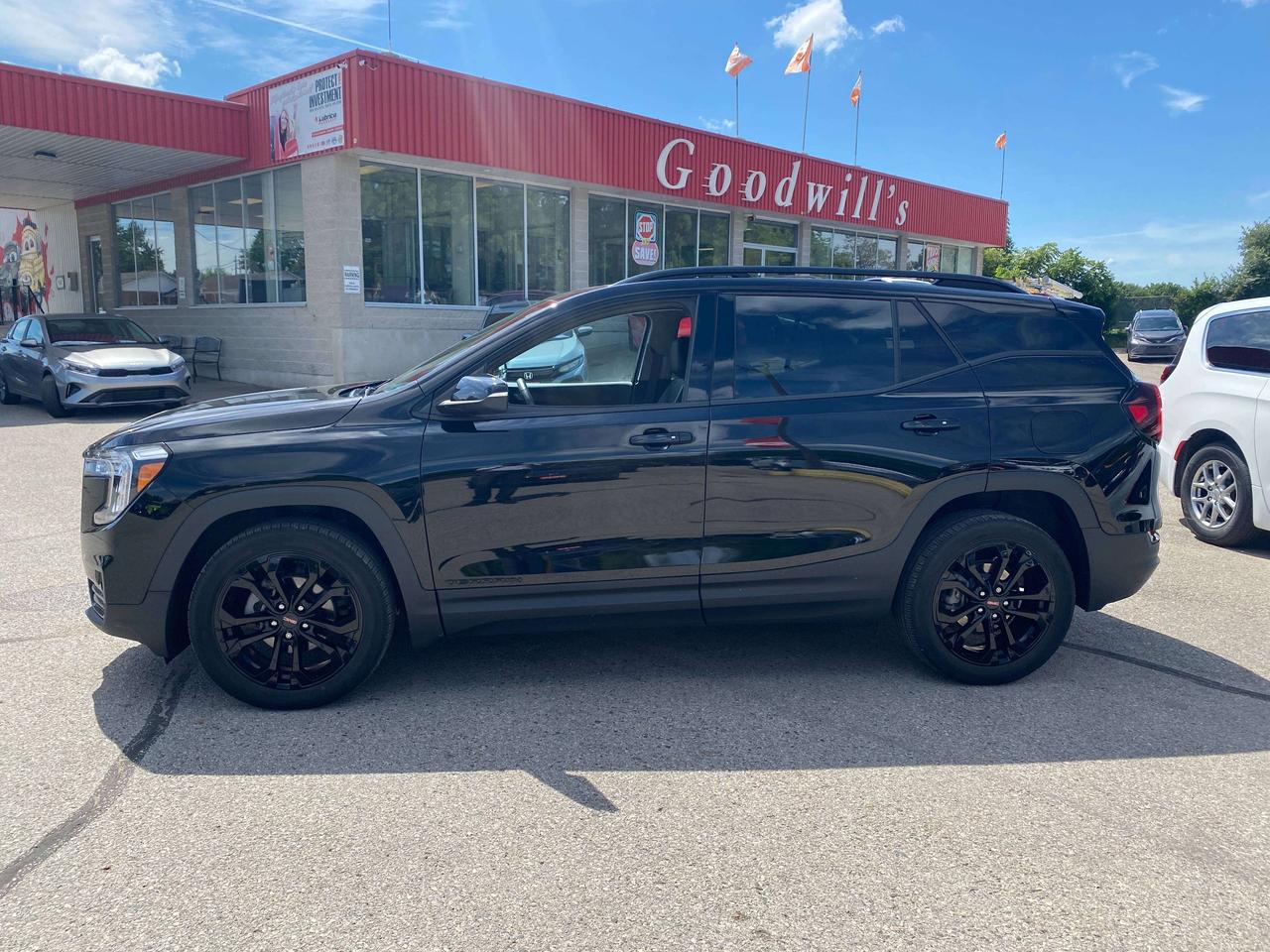 2022 GMC Terrain SLT, CLEAN CARFAX, AWD, LEATHER, REMOTE START! Photo