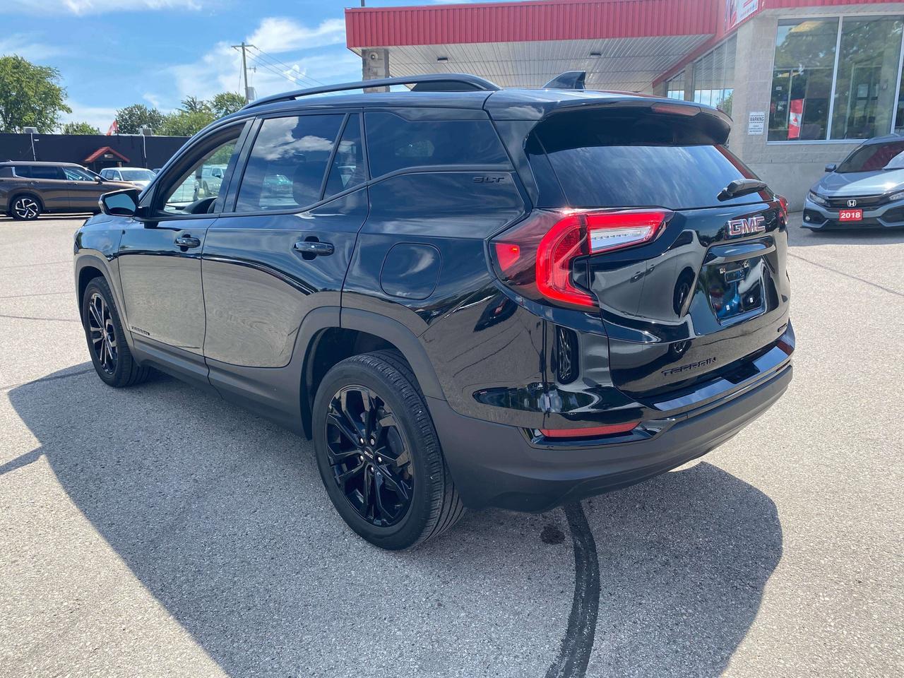 2022 GMC Terrain SLT, CLEAN CARFAX, AWD, LEATHER, REMOTE START! Photo