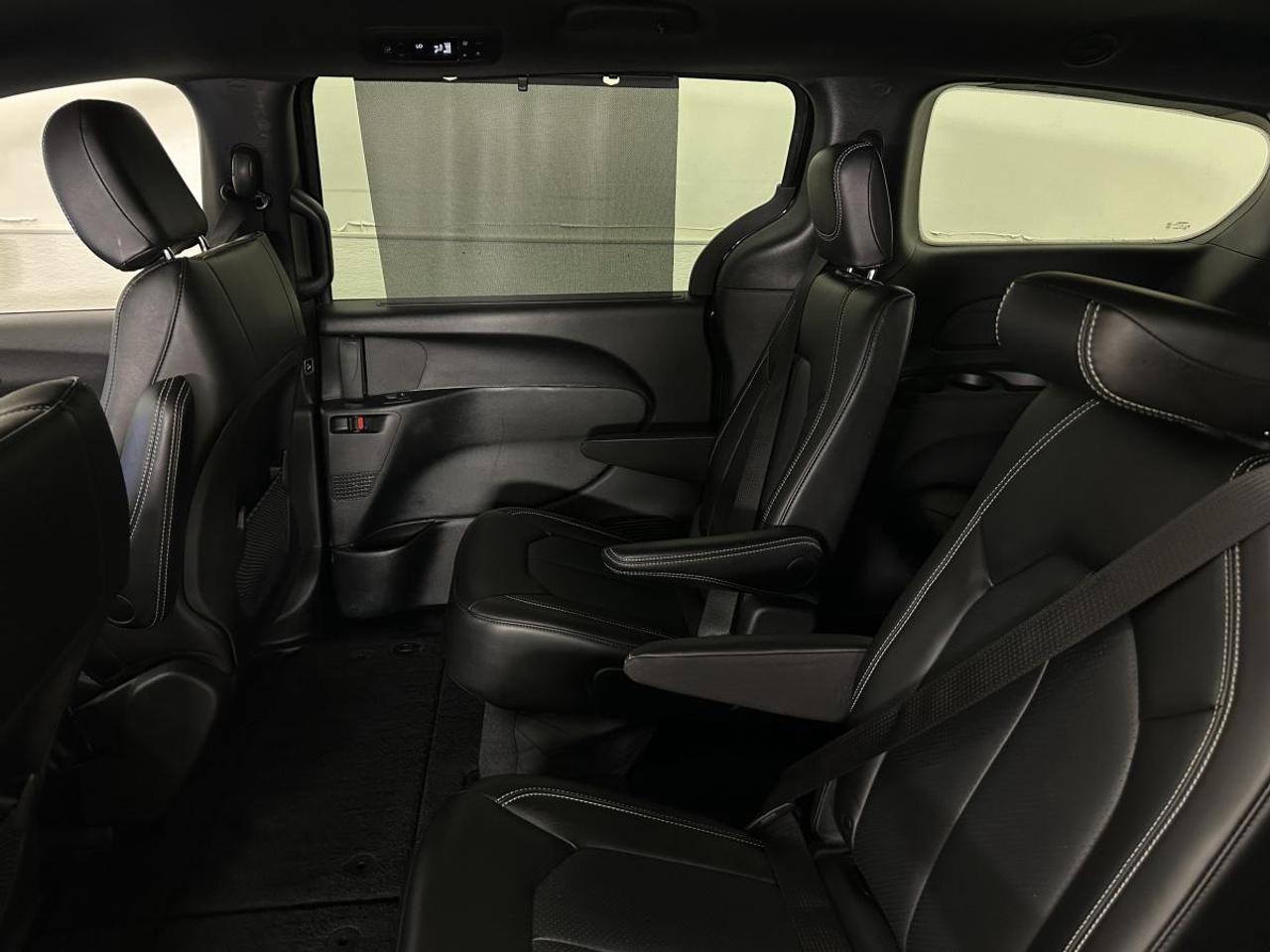 2025 Dodge Grand Caravan SXT/LEATHER/NAVI/PWR DOORS/OFF 1 OWNER LEASE! Photo