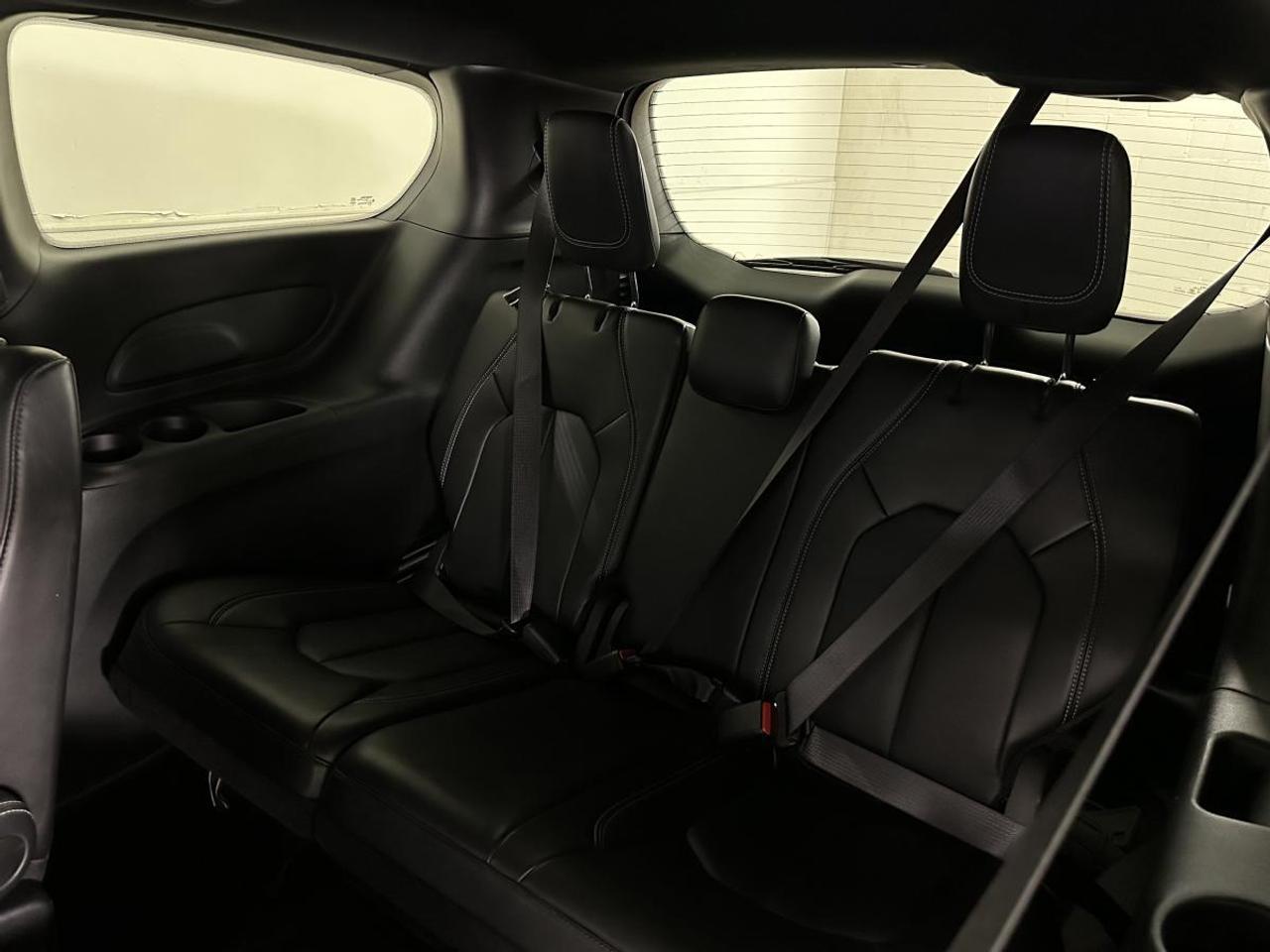 2025 Dodge Grand Caravan SXT/LEATHER/NAVI/PWR DOORS/OFF 1 OWNER LEASE! Photo