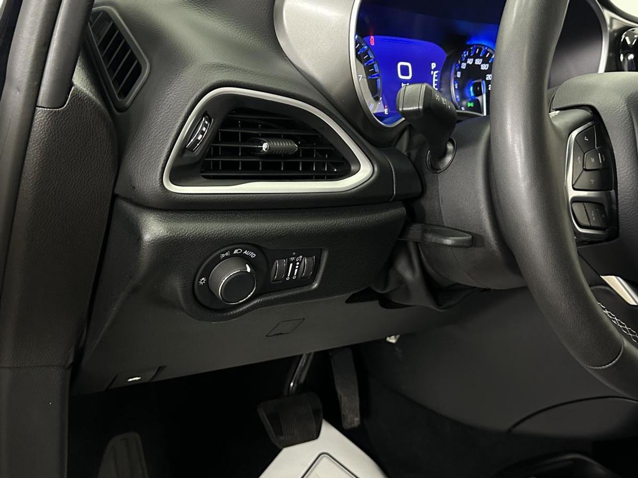2025 Dodge Grand Caravan SXT/LEATHER/NAVI/PWR DOORS/OFF 1 OWNER LEASE! Photo