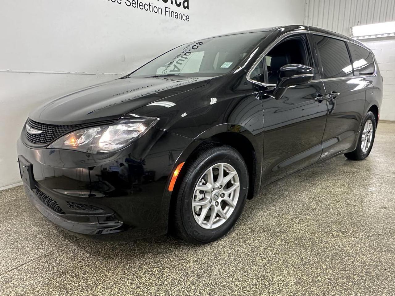 2025 Dodge Grand Caravan SXT/LEATHER/NAVI/PWR DOORS/OFF 1 OWNER LEASE! Photo