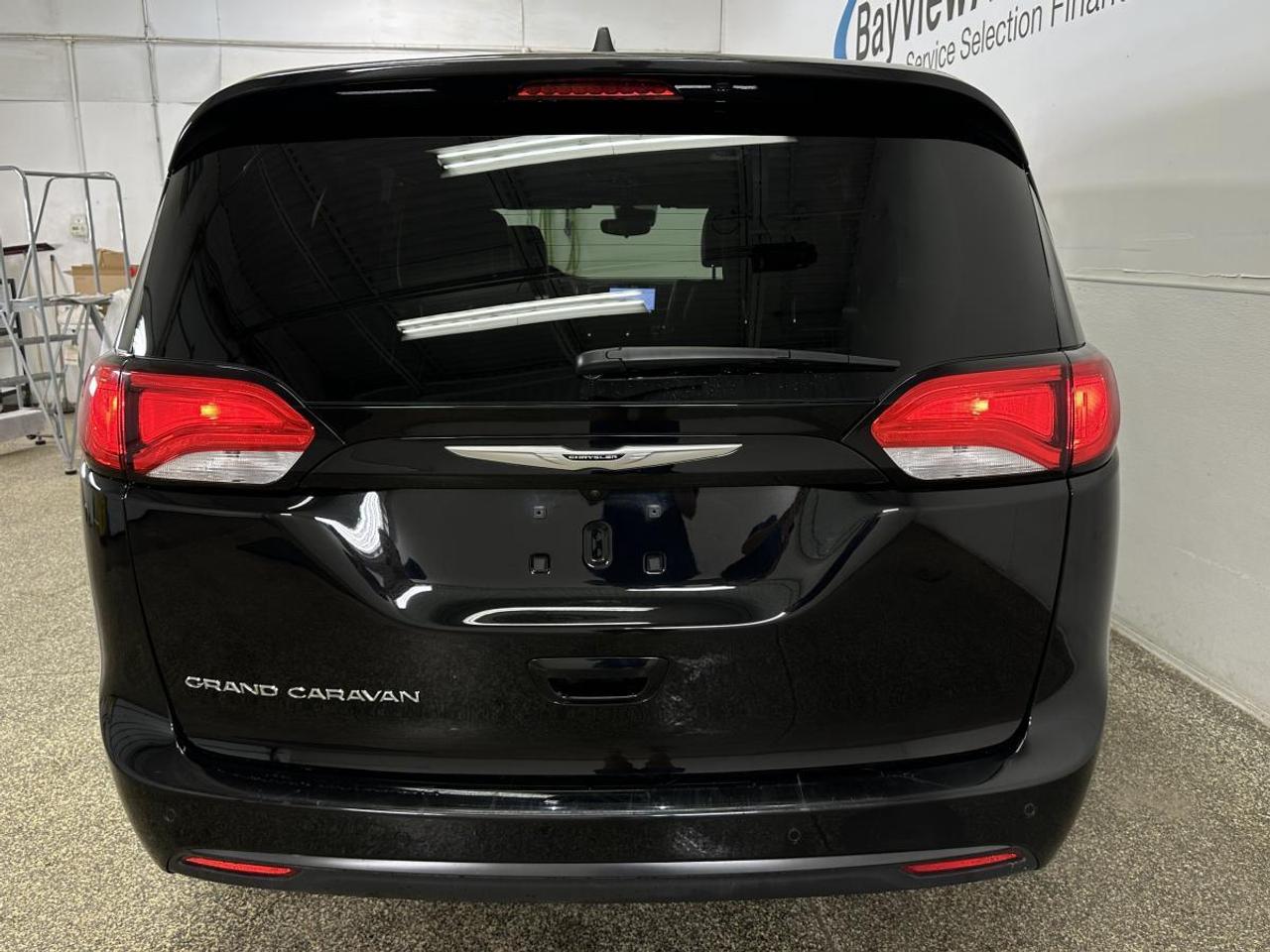 2025 Dodge Grand Caravan SXT/LEATHER/NAVI/PWR DOORS/OFF 1 OWNER LEASE! Photo