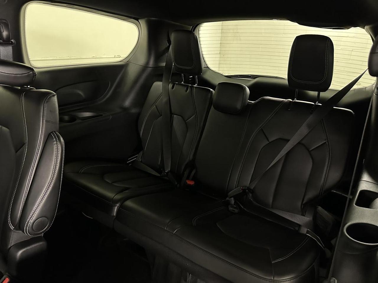 2025 Dodge Grand Caravan SXT/LEATHER/NAVI/PWR DOORS/OFF 1 OWNER LEASE! Photo