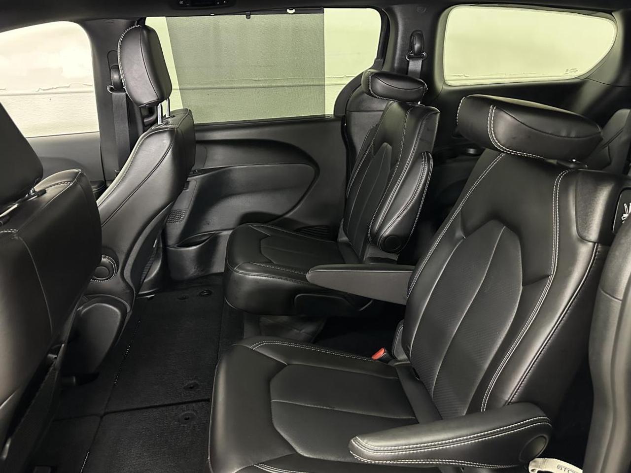 2025 Dodge Grand Caravan SXT/LEATHER/NAVI/PWR DOORS/OFF 1 OWNER LEASE! Photo