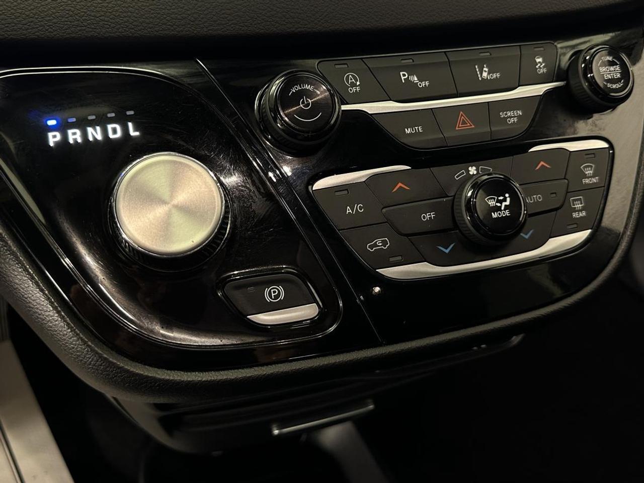 2025 Dodge Grand Caravan SXT/LEATHER/NAVI/PWR DOORS/OFF 1 OWNER LEASE! Photo