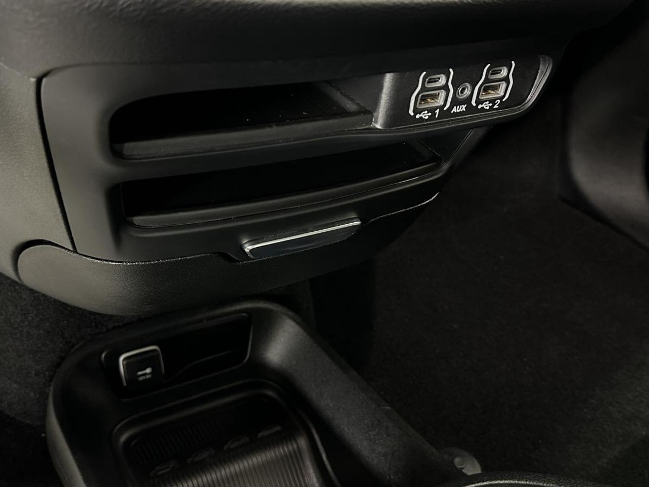 2025 Dodge Grand Caravan SXT/LEATHER/NAVI/PWR DOORS/OFF 1 OWNER LEASE! Photo