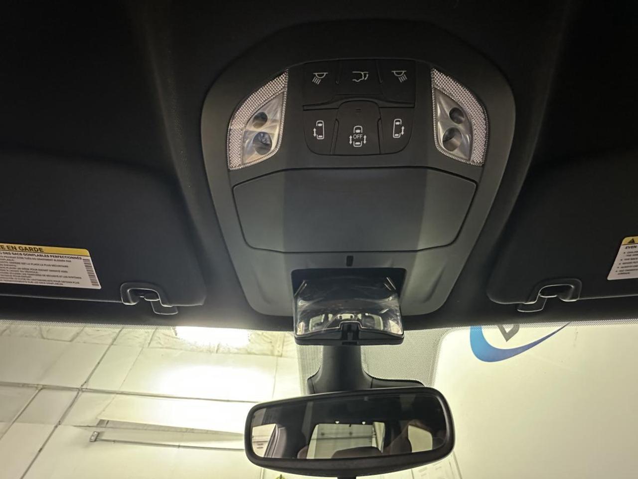 2025 Dodge Grand Caravan SXT/LEATHER/NAVI/PWR DOORS/OFF 1 OWNER LEASE! Photo