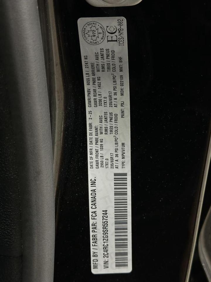 2025 Dodge Grand Caravan SXT/LEATHER/NAVI/PWR DOORS/OFF 1 OWNER LEASE! Photo