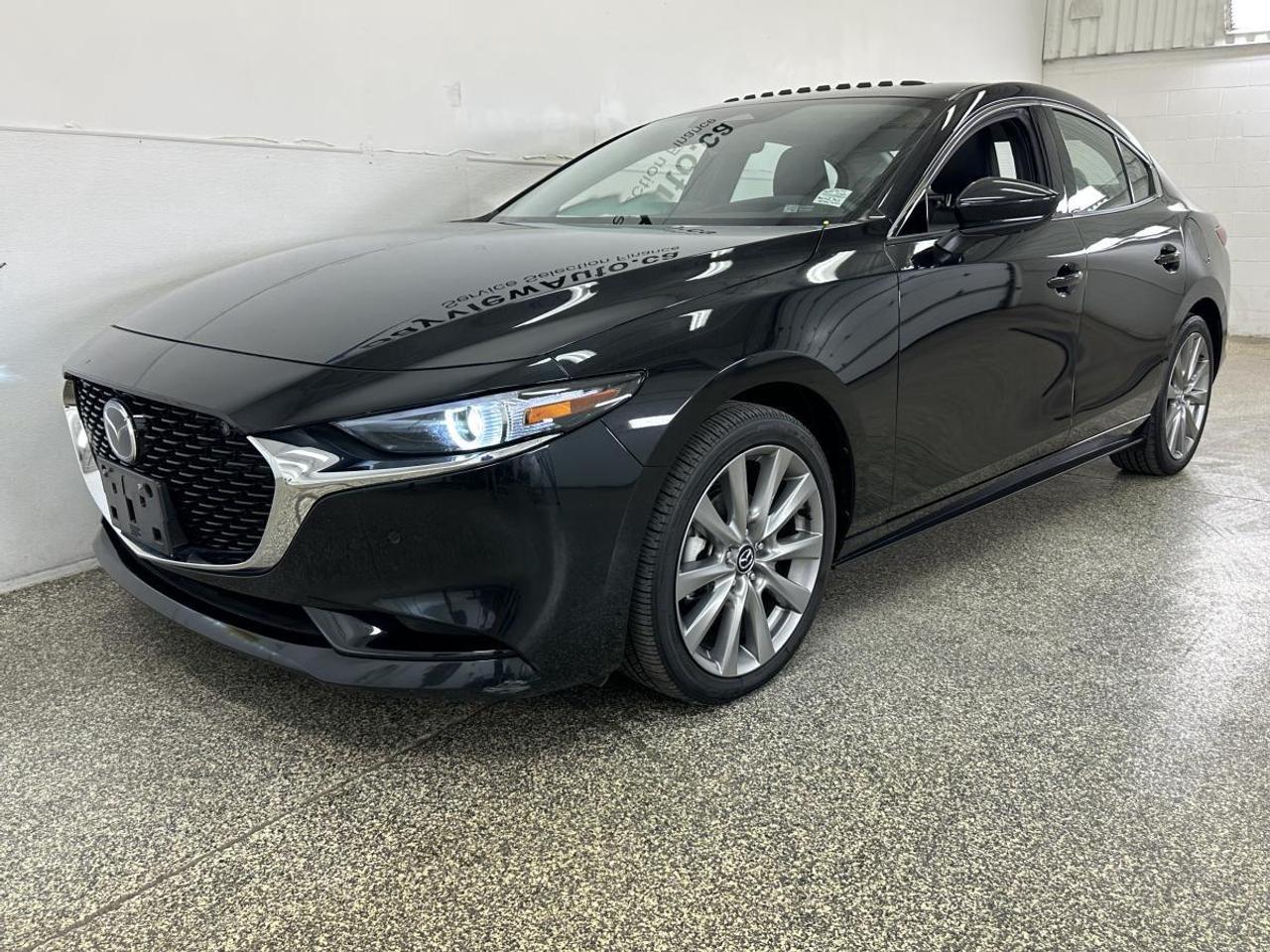 2025 Mazda MAZDA3 GT/AUTO/LEATHER/ROOF/NAVI/BLACK ON BLACK! Photo
