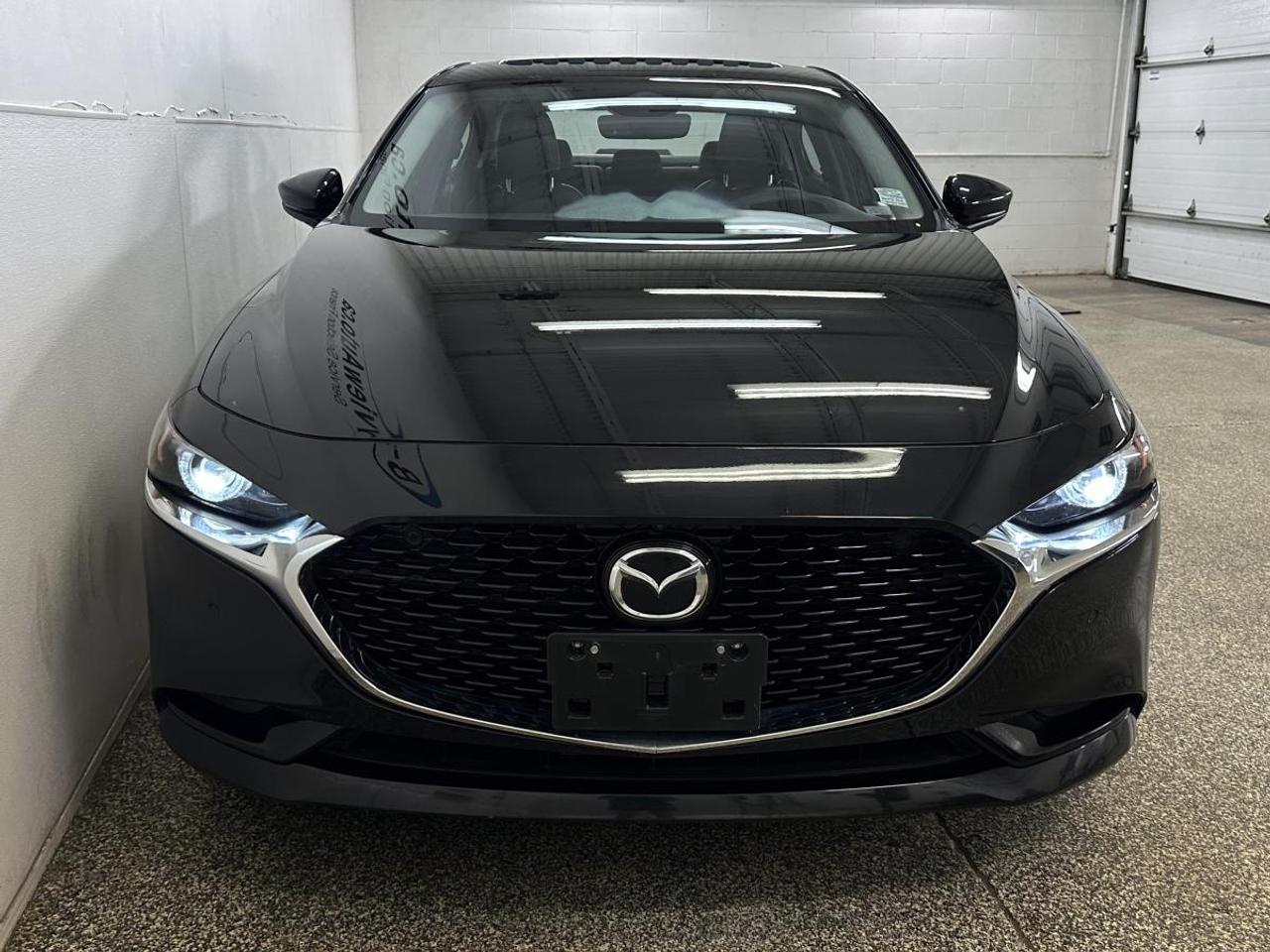 2025 Mazda MAZDA3 GT/AUTO/LEATHER/ROOF/NAVI/BLACK ON BLACK! Photo