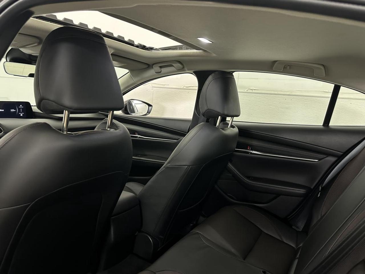 2025 Mazda MAZDA3 GT/AUTO/LEATHER/ROOF/NAVI/BLACK ON BLACK! Photo