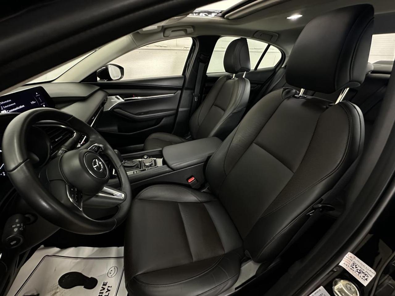 2025 Mazda MAZDA3 GT/AUTO/LEATHER/ROOF/NAVI/BLACK ON BLACK! Photo
