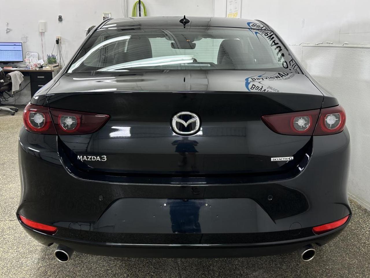 2025 Mazda MAZDA3 GT/AUTO/LEATHER/ROOF/NAVI/BLACK ON BLACK! Photo