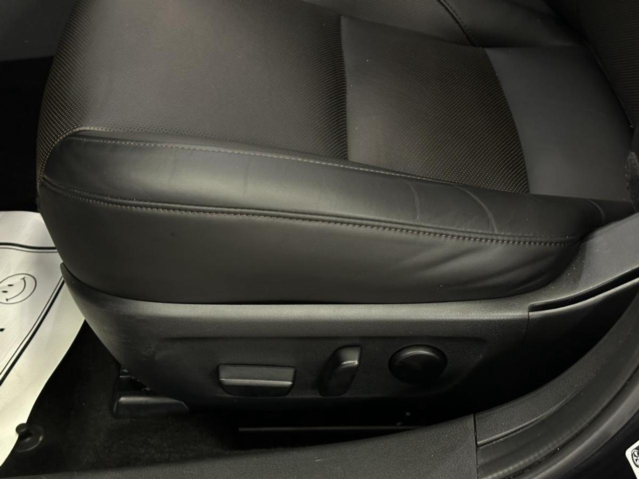 2025 Mazda MAZDA3 GT/AUTO/LEATHER/ROOF/NAVI/BLACK ON BLACK! Photo
