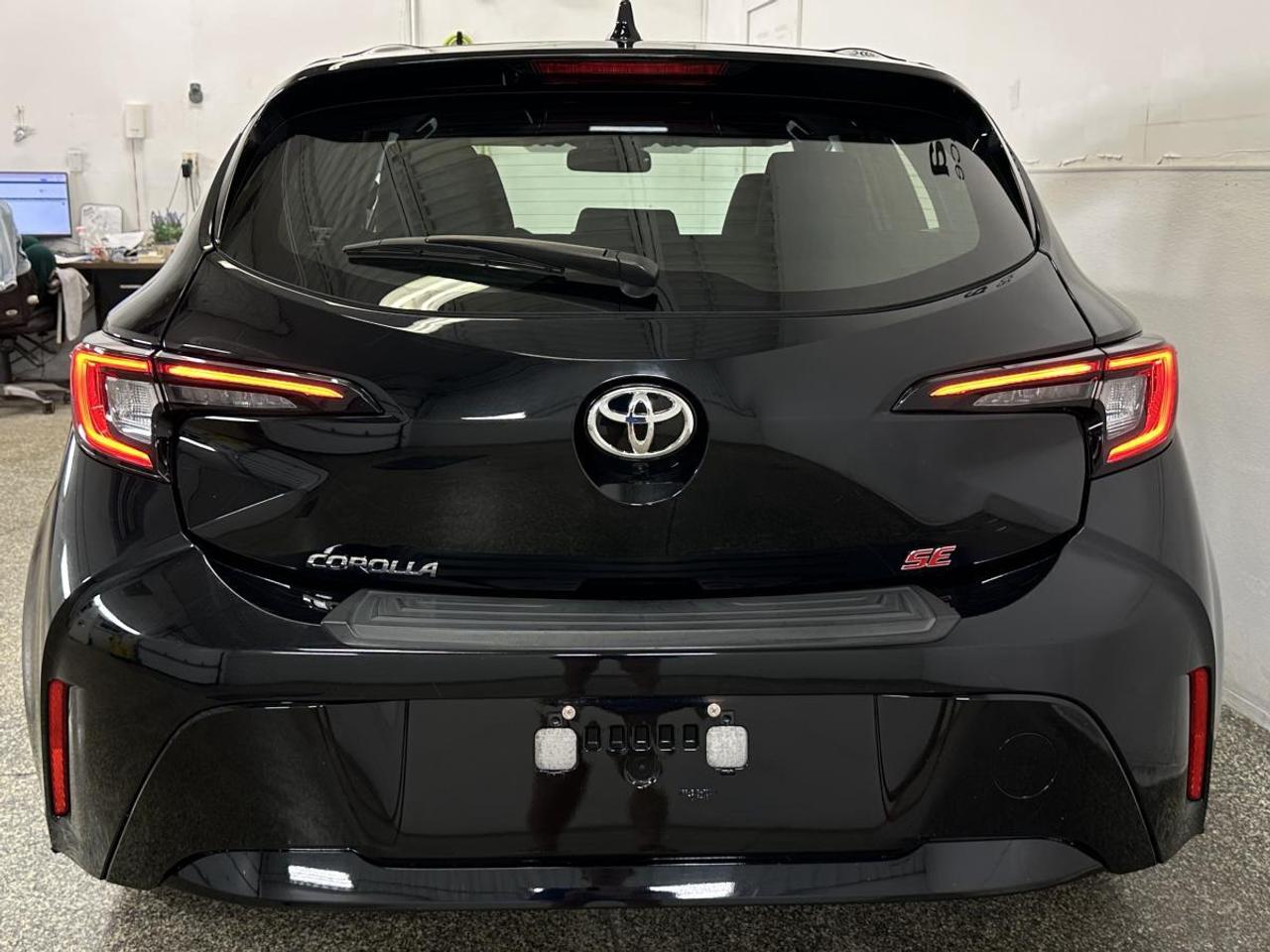 2025 Toyota Corolla Hatchback SE/AUTO/AC/POWER GROUP/BLACK! Photo