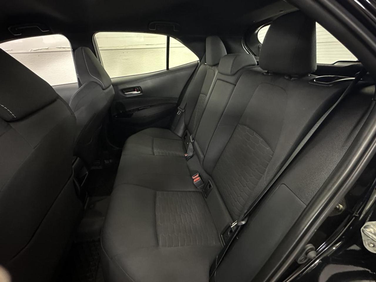 2025 Toyota Corolla Hatchback SE/AUTO/AC/POWER GROUP/BLACK! Photo
