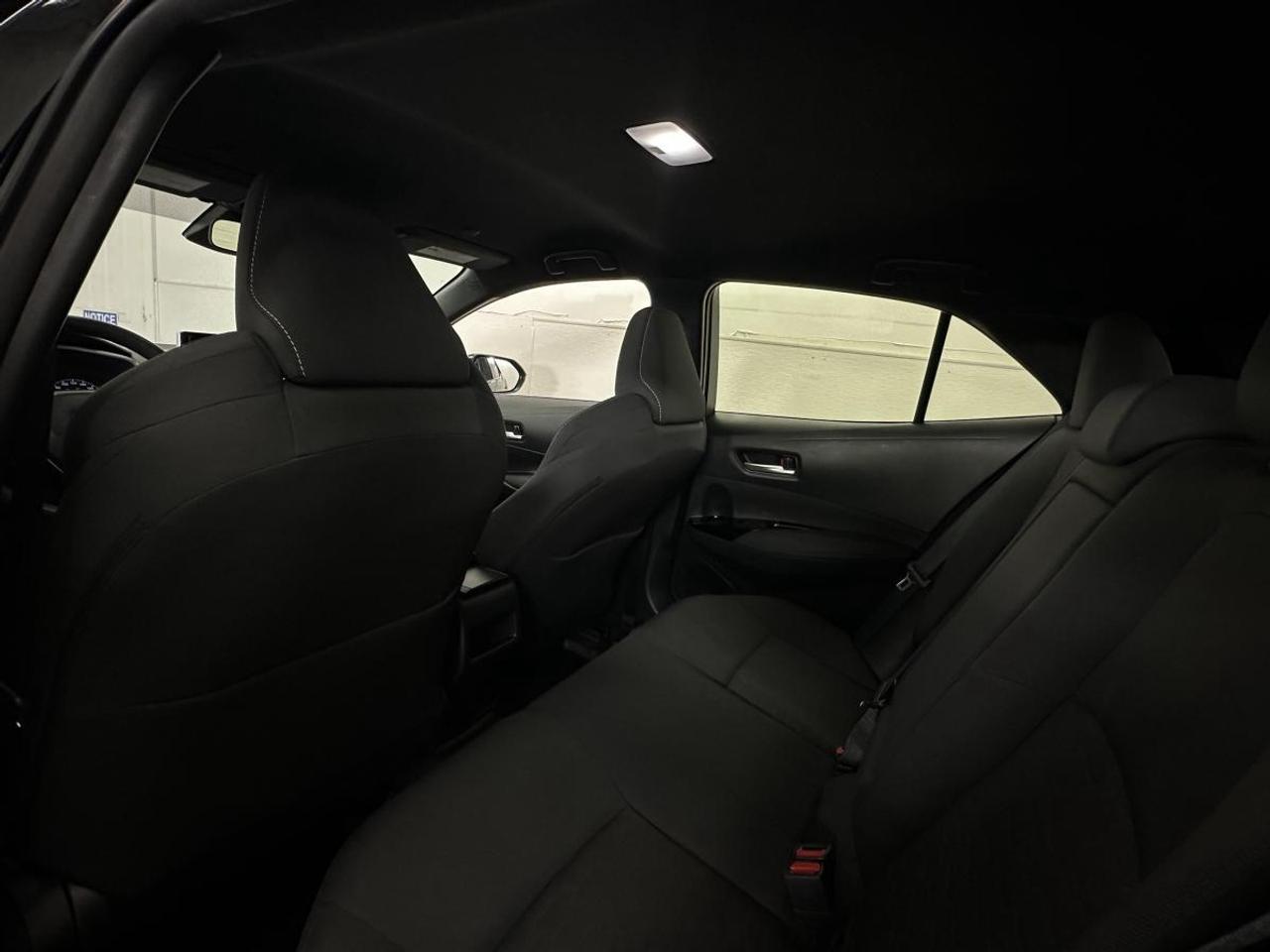 2025 Toyota Corolla Hatchback SE/AUTO/AC/POWER GROUP/BLACK! Photo