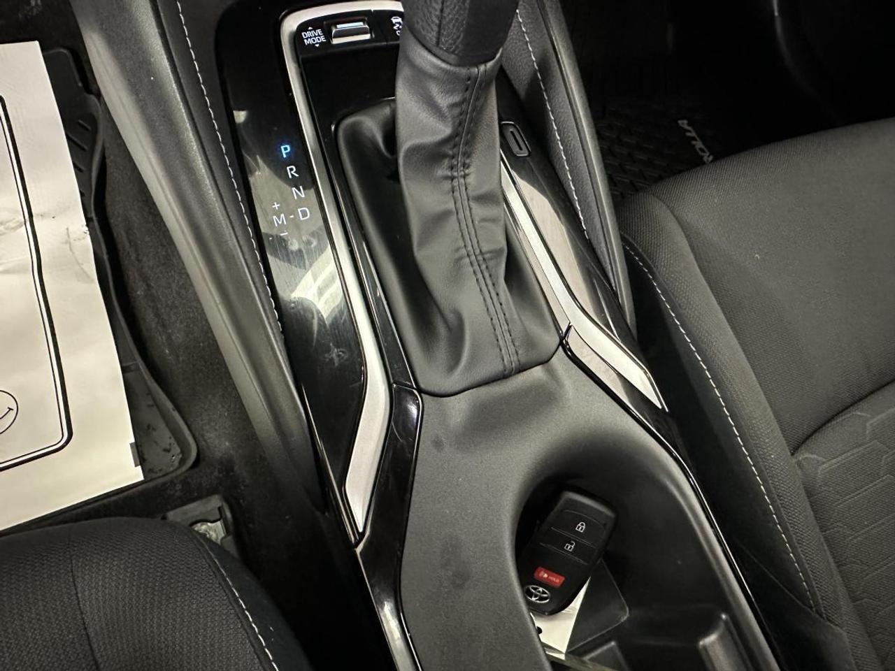 2025 Toyota Corolla Hatchback SE/AUTO/AC/POWER GROUP/BLACK! Photo