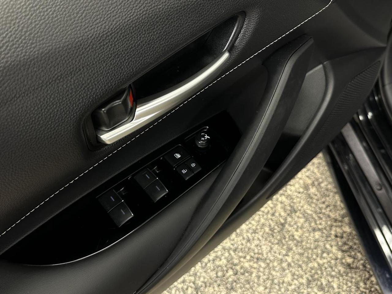 2025 Toyota Corolla Hatchback SE/AUTO/AC/POWER GROUP/BLACK! Photo