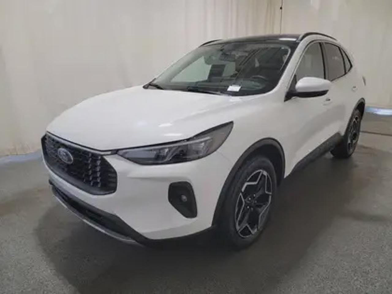 Used 2026 Ford Escape PLATINUM | 2.0L | MOONROOF | LIKE NEW!! for sale in Regina, SK