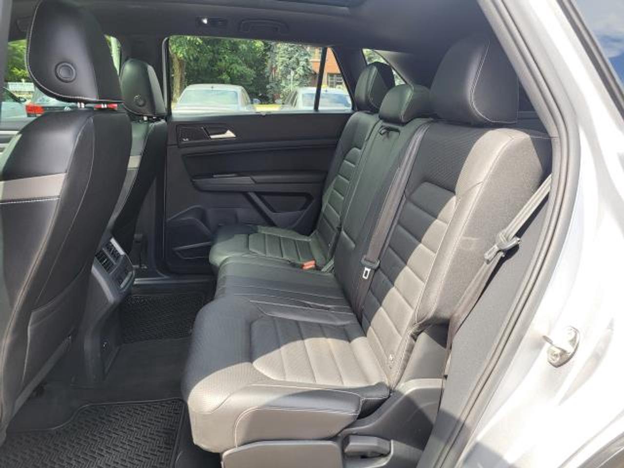 2020 Volkswagen Atlas Cross Sport R-LINE Photo