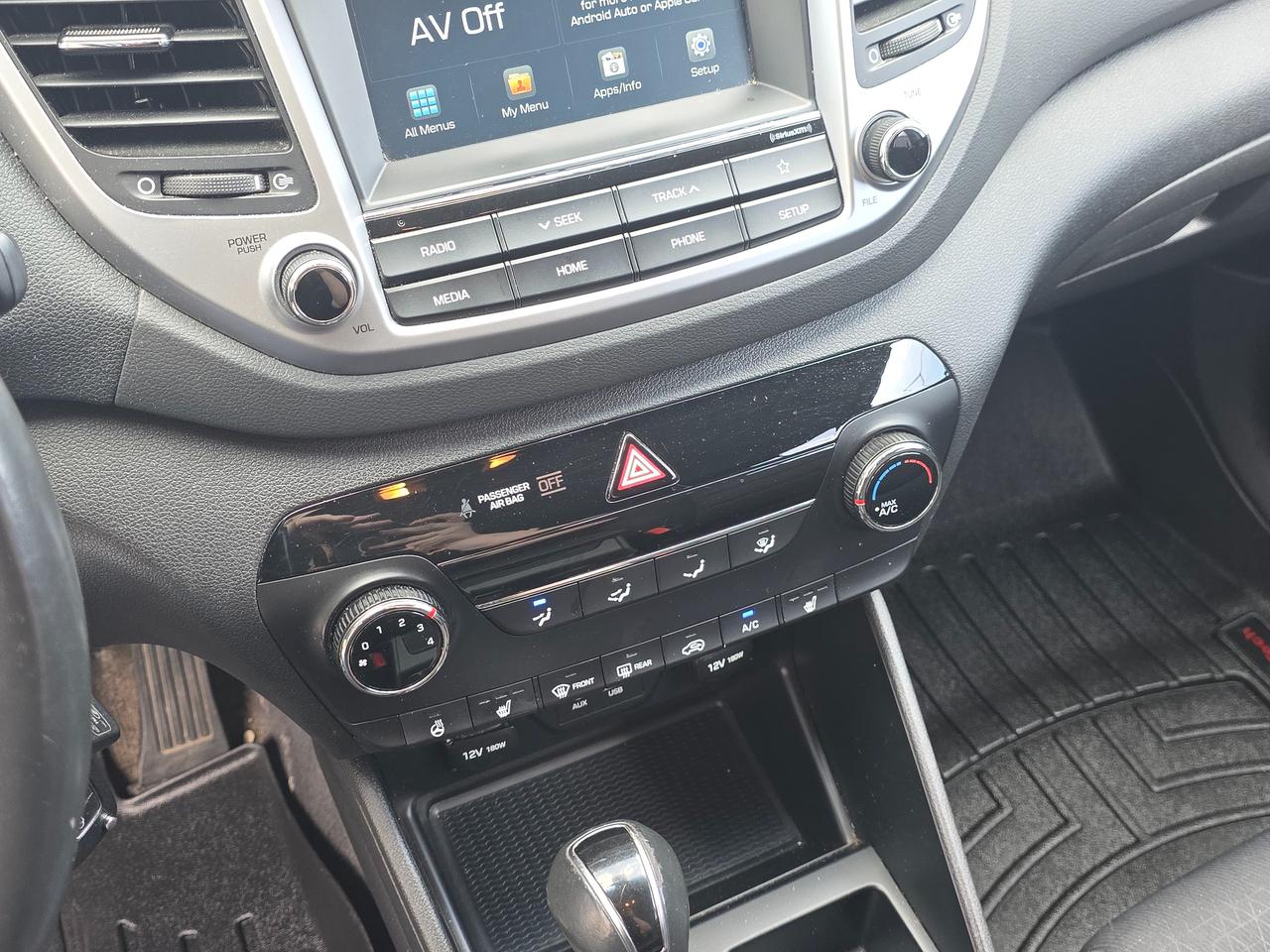 2018 Hyundai Tucson 2.0L Premium AWD *WINTER TIRES & RIMS INCLUDED* Photo