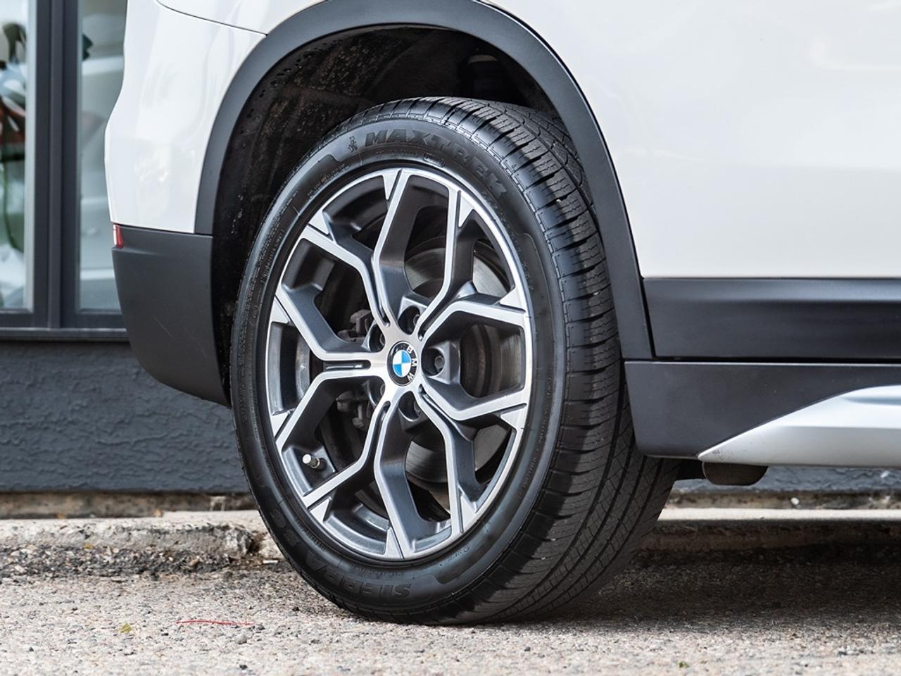 2021 BMW X1 xDrive28i Photo3