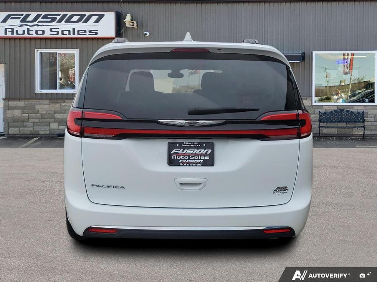 2021 Chrysler Pacifica Touring AWD Photo
