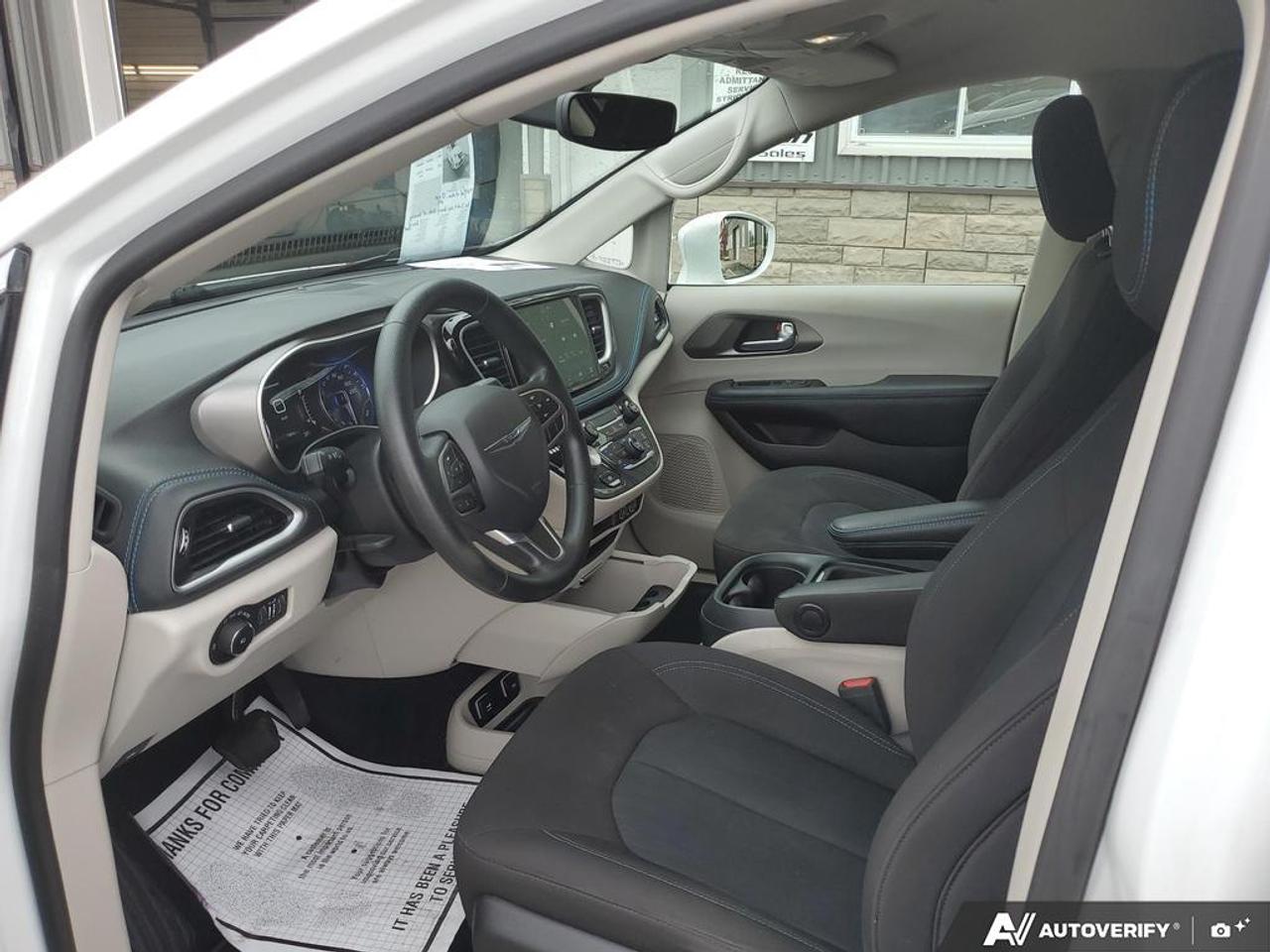 2021 Chrysler Pacifica Touring AWD Photo