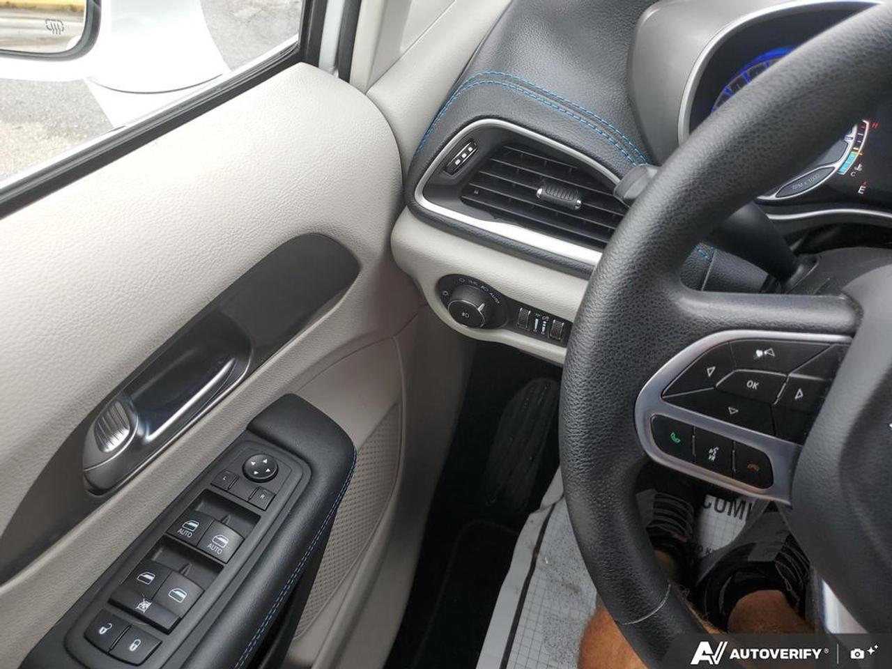 2021 Chrysler Pacifica Touring AWD Photo