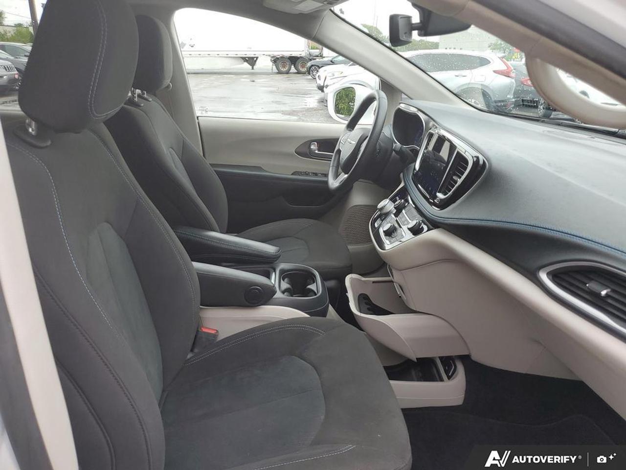 2021 Chrysler Pacifica Touring AWD Photo