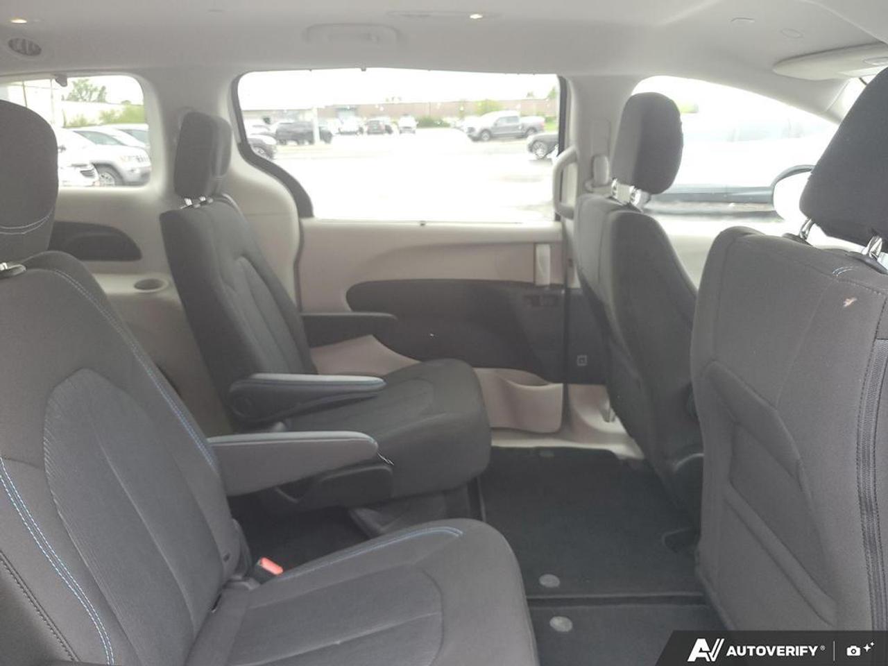 2021 Chrysler Pacifica Touring AWD Photo