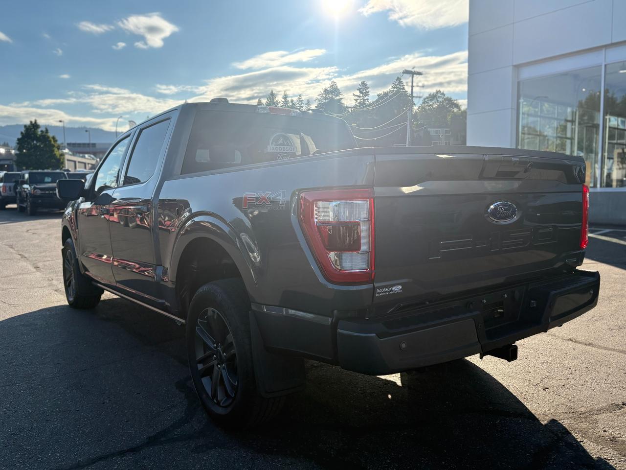 2023 Ford F-150 Lariat Photo2