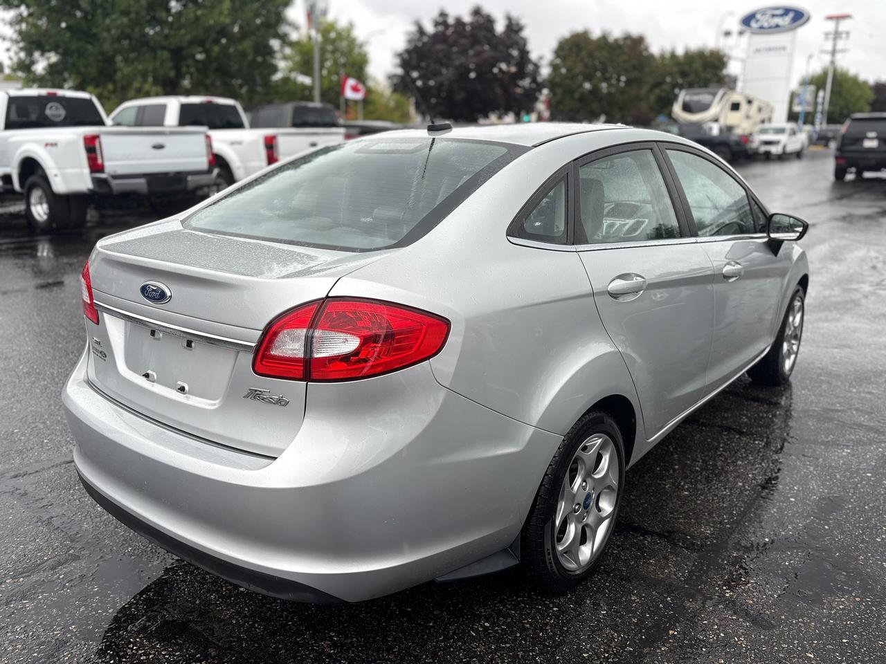 2012 Ford Fiesta SEL Photo4